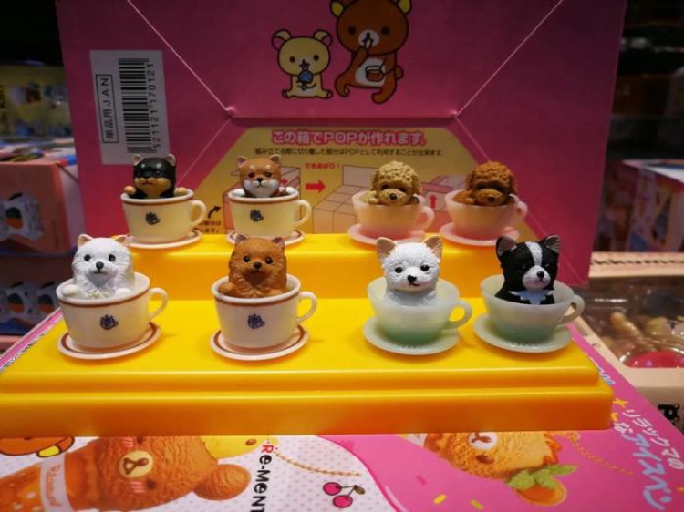 Teacup dog a set of 8 Boxed Figure Decoration