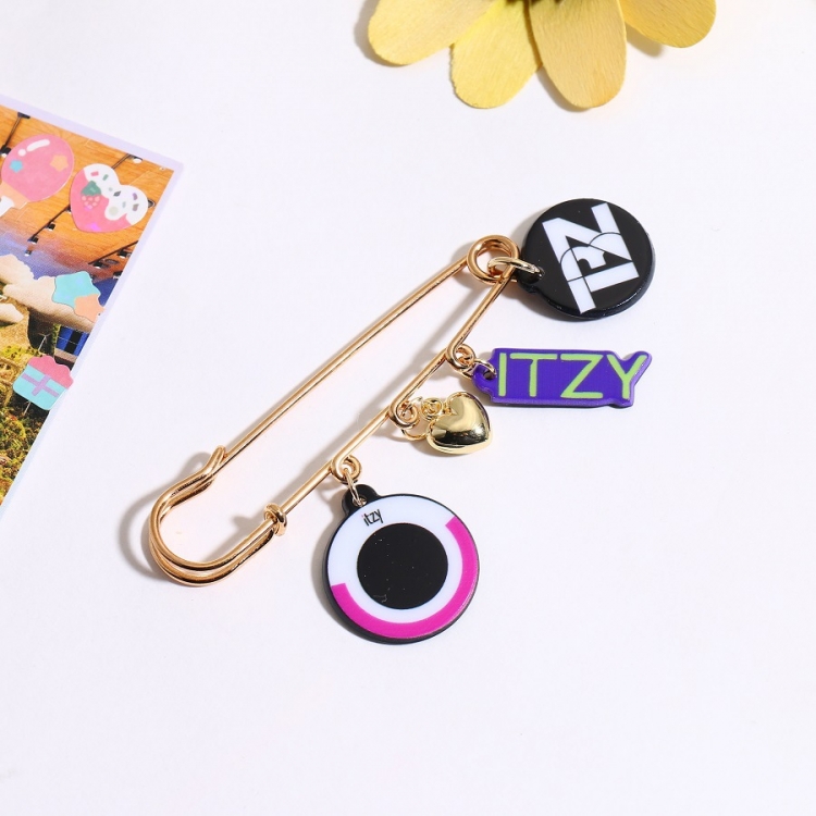 itzy Korean stars around brooch bag clothing pin accessories